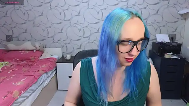 Snapshot of TheTrixy chatting on 05-14-26, 07:27 TheTrixy online show from 05-14-26, 07:27