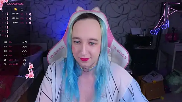 Snapshot of TheTrixy chatting on 11-14-25, 05:44 TheTrixy online show from 11-14-25, 05:44