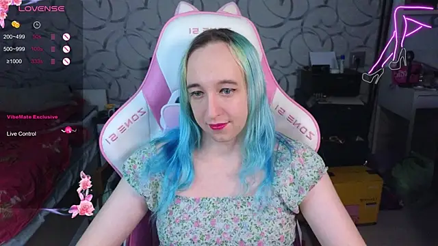 Snapshot of TheTrixy chatting on 11-18-25, 07:44 TheTrixy online show from 11-18-25, 07:44