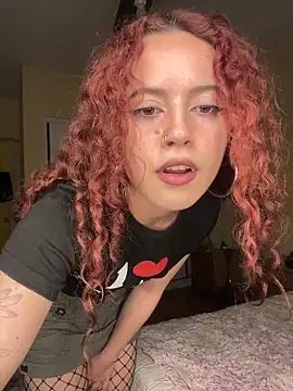 Snapshot of frikigyal chatting on 12-14-25, 12:06 frikigyal online show from 12-14-25, 12:06