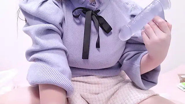 Snapshot of x--Miu--x chatting on 12-17-24, 11:39 x--Miu--x online show from 12-17-24, 11:39
