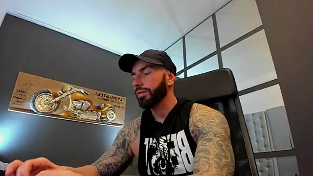 Snapshot of AronGrant chatting on 03-18-25, 11:55 AronGrant online show from 03-18-25, 11:55