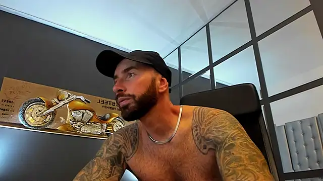 Snapshot of AronGrant chatting on 09-15-25, 10:05 AronGrant online show from 09-15-25, 10:05