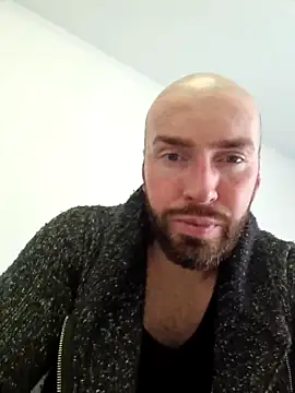 Snapshot of AronGrant chatting on 03-02-25, 12:25 AronGrant online show from 03-02-25, 12:25