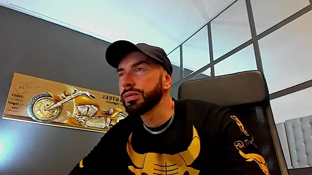 Snapshot of AronGrant chatting on 06-16-26, 08:14 AronGrant online show from 06-16-26, 08:14