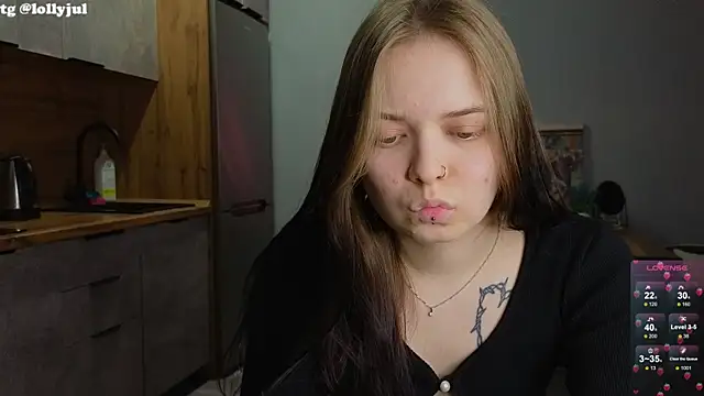 Snapshot of doll_lol_ chatting on 03-03-25, 10:31 doll lol  online show from 03-03-25, 10:31
