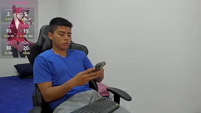 Snapshot of cutes_baby chatting on 10-28-25, 12:04 cutes baby online show from 10-28-25, 12:04