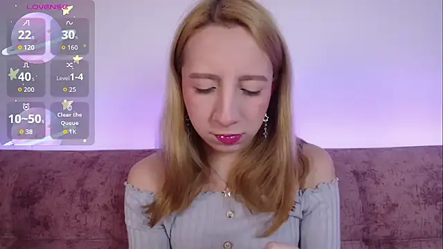 Miiaa doll online show from 11-18-25, 12:04