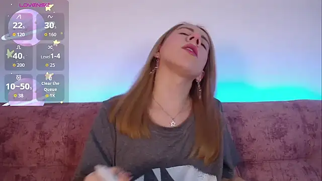 Miiaa doll online show from 11-14-25, 02:37