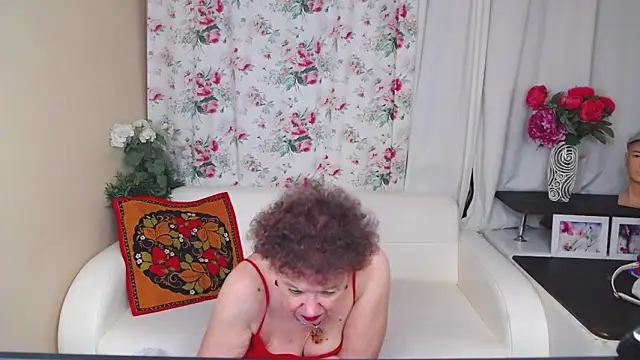 YourHotGranny online show from 06-12-26, 10:24