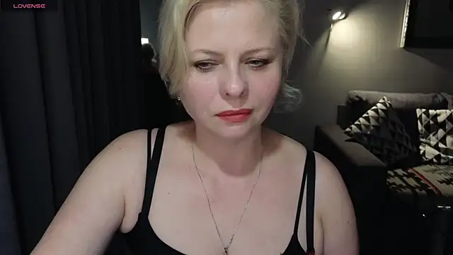 Snapshot of Gray_swann chatting on 02-26-25, 08:15 Gray swann online show from 02-26-25, 08:15