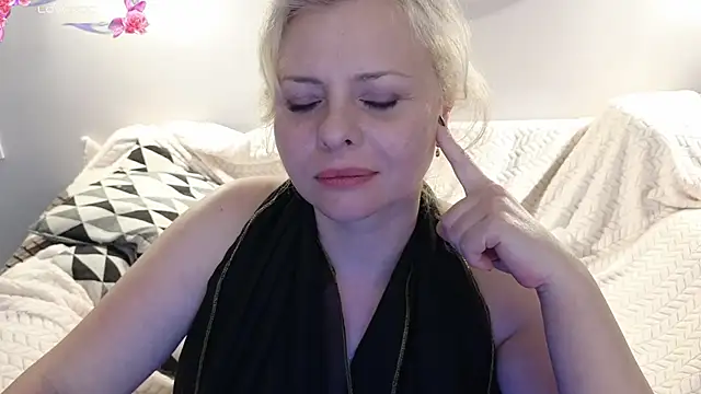 Snapshot of Gray_swann chatting on 03-07-25, 11:27 Gray swann online show from 03-07-25, 11:27