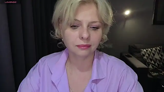 Snapshot of Gray_swann chatting on 02-25-25, 08:53 Gray swann online show from 02-25-25, 08:53