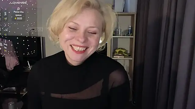 Snapshot of Gray_swann chatting on 02-10-25, 12:39 Gray swann online show from 02-10-25, 12:39