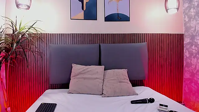 NicolleeEvanss online show from 11-15-25, 12:31