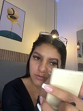 NicolleeEvanss online show from 07-21-26, 10:16