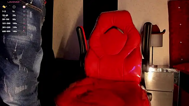 Snapshot of Lil_Curved chatting on 10-21-25, 11:53 Lil Curved online show from 10-21-25, 11:53