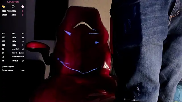 Snapshot of Lil_Curved chatting on 10-11-25, 11:44 Lil Curved online show from 10-11-25, 11:44