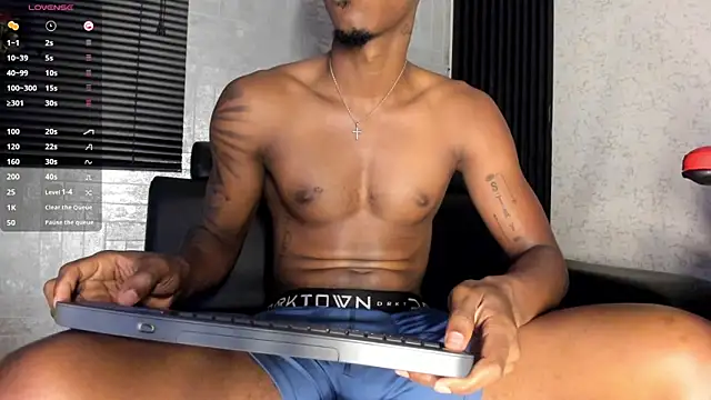 Snapshot of Lil_Curved chatting on 10-12-25, 11:33 Lil Curved online show from 10-12-25, 11:33