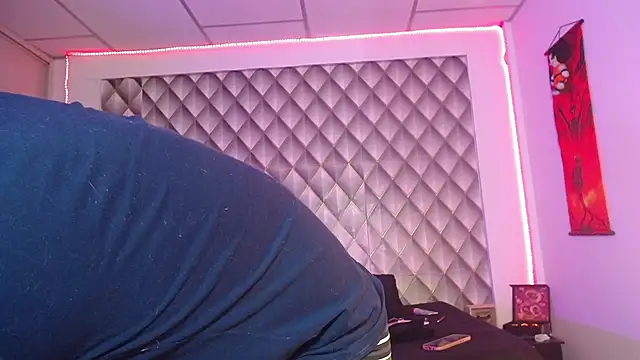 Snapshot of CoupleSwingerLatin chatting on 06-06-26, 10:04 CoupleSwingerLatin online show from 06-06-26, 10:04