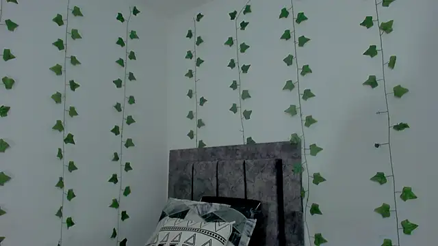 Snapshot of Miaa_Garcia chatting on 05-12-26, 10:38 Miaa Garcia online show from 05-12-26, 10:38