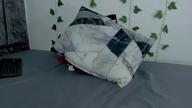 Snapshot of Miaa_Garcia chatting on 05-16-26, 12:09 Miaa Garcia online show from 05-16-26, 12:09