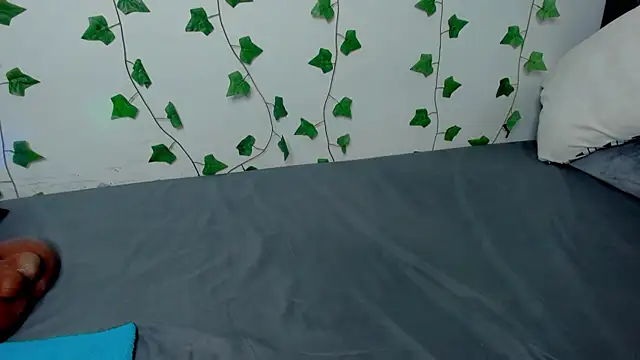 Miaa Garcia online show from 12-18-25, 12:27