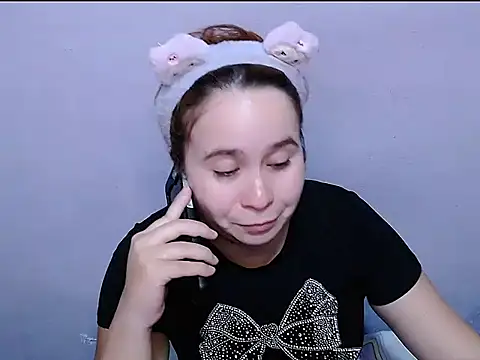 Snapshot of SubLayla01 chatting on 05-23-26, 06:40 SubLayla01 online show from 05-23-26, 06:40