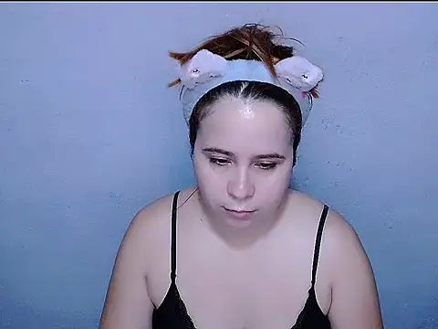 Snapshot of SubLayla01 chatting on 05-13-26, 06:26 SubLayla01 online show from 05-13-26, 06:26