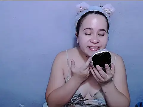 Snapshot of SubLayla01 chatting on 05-18-26, 05:51 SubLayla01 online show from 05-18-26, 05:51
