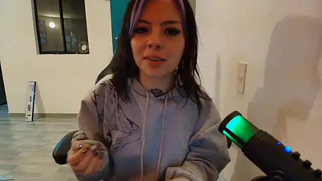 Snapshot of Alicia_Ortiiz chatting on 01-31-25, 01:54 Alicia Ortiiz online show from 01-31-25, 01:54