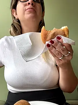 amooraaamoon online show from 10-31-25, 01:30