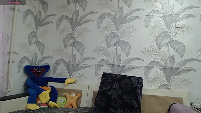 Snapshot of CamDiva113 chatting on 05-20-26, 02:03 CamDiva113 online show from 05-20-26, 02:03