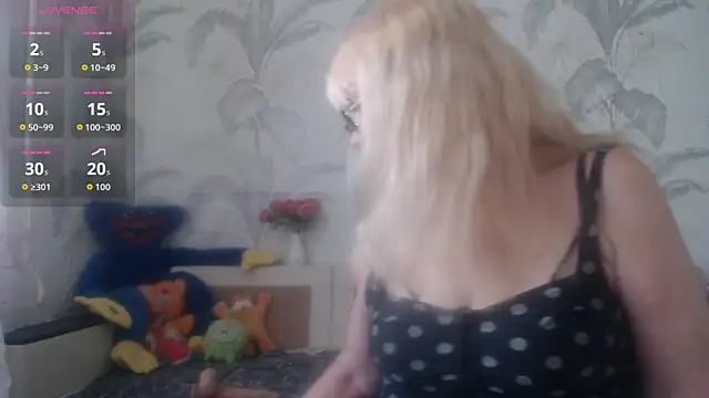 Snapshot of CamDiva113 chatting on 05-08-26, 01:42 CamDiva113 online show from 05-08-26, 01:42