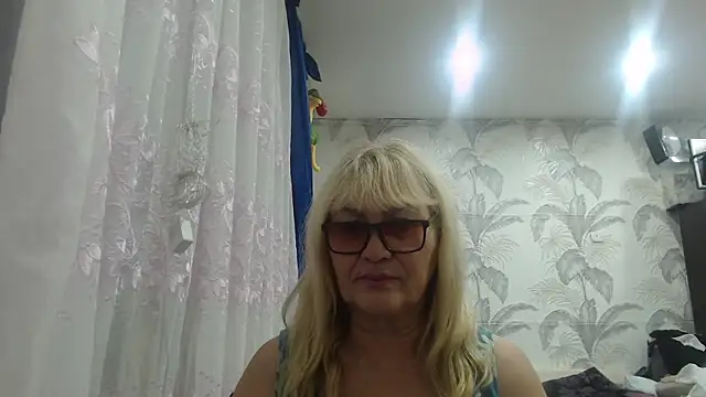 CamDiva113 online show from 10-31-25, 12:18