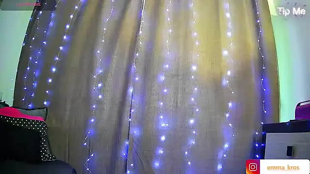 Snapshot of EmmaKrosss chatting on 05-11-26, 11:55 EmmaKrosss online show from 05-11-26, 11:55