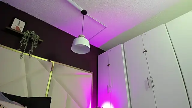 April bowie online show from 11-11-25, 11:16