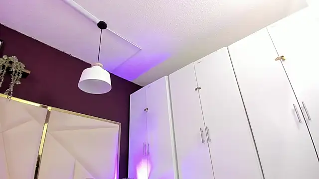 April bowie online show from 11-05-25, 11:13