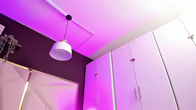 April bowie online show from 11-13-25, 11:25