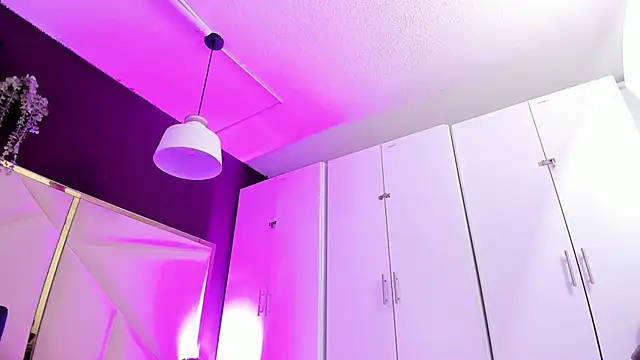 April bowie online show from 02-06-26, 11:17