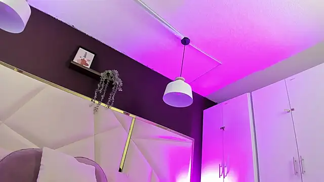 April bowie online show from 03-28-26, 11:44