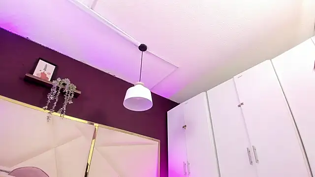 April bowie online show from 11-28-25, 11:32