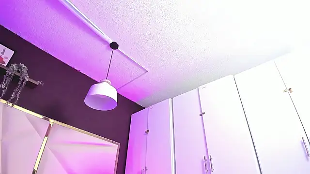 April bowie online show from 01-11-26, 11:50