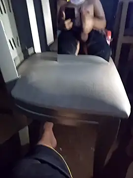 Snapshot of Yoavauwu chatting on 10-31-25, 07:38 Yoavauwu online show from 10-31-25, 07:38