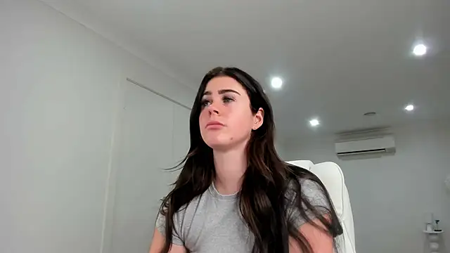 aus queen online show from 10-25-25, 12:43