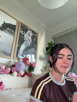 Snapshot of aus_queen chatting on 04-21-26, 05:14 aus queen online show from 04-21-26, 05:14