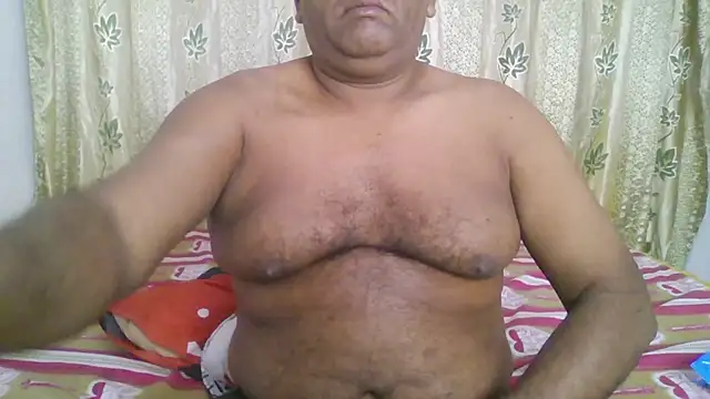 Snapshot of Beargryzzly chatting on 12-15-24, 07:21 Beargryzzly online show from 12-15-24, 07:21