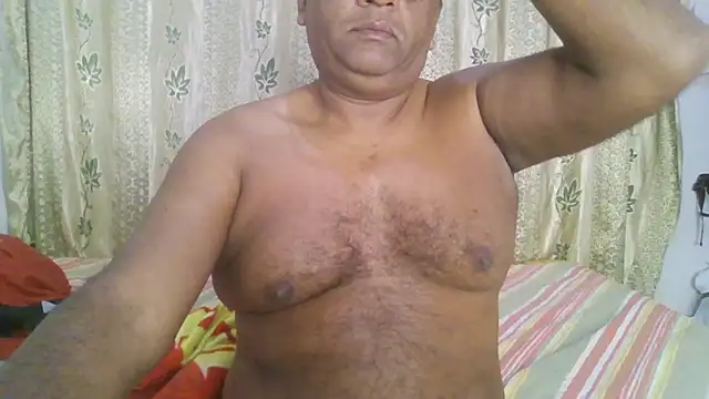 Snapshot of Beargryzzly chatting on 01-01-25, 02:31 Beargryzzly online show from 01-01-25, 02:31