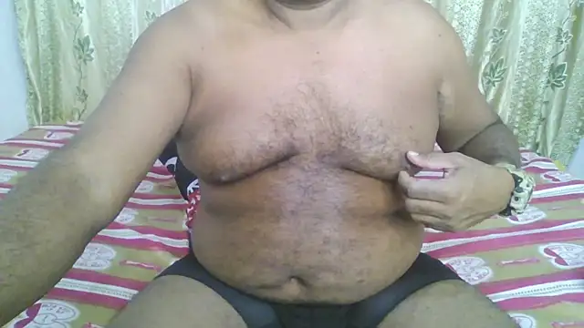 Snapshot of Beargryzzly chatting on 12-15-24, 03:56 Beargryzzly online show from 12-15-24, 03:56