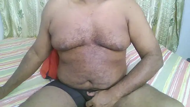 Snapshot of Beargryzzly chatting on 12-19-24, 01:39 Beargryzzly online show from 12-19-24, 01:39